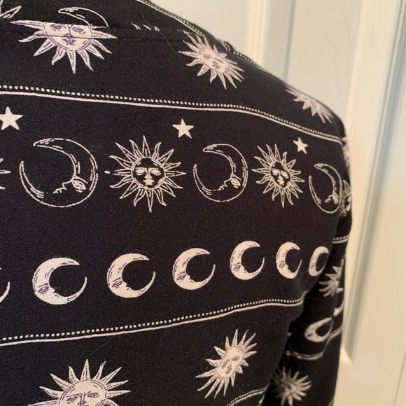 Twik sun and moon black top - Picture 3 of 4